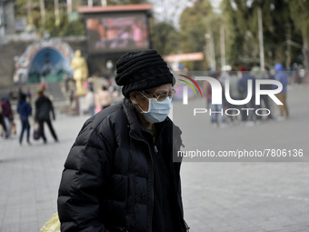An old woman with a mask near Darjeeling mall, West Bengal, India, 22 February, 2022. Darjeeling mall is a famous place for tourists. Darjee...