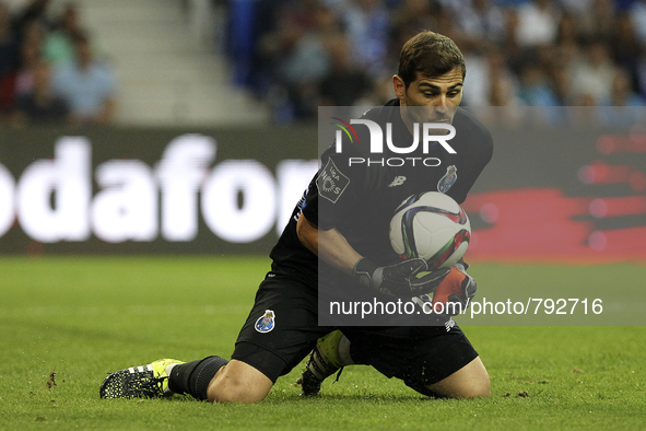 Porto's Spanish goalkeeper Iker Casillas in action during the Premier League 2015/16 match between FC Porto and SL Benfica, at Dragao Stadiu...