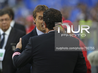 Porto's Spanish head coach Julen Lopetegui and Benfica's Portuguese head coach Rui Vitória during the Premier League 2015/16 match between F...