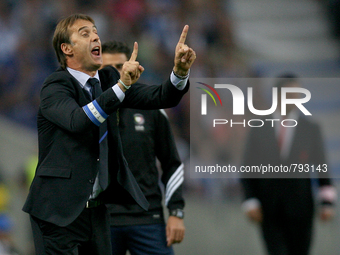 Porto's Spanish head coach Julen Lopetegui during the Premier League 2015/16 match between FC Porto and SL Benfica, at Dragao Stadium in Por...