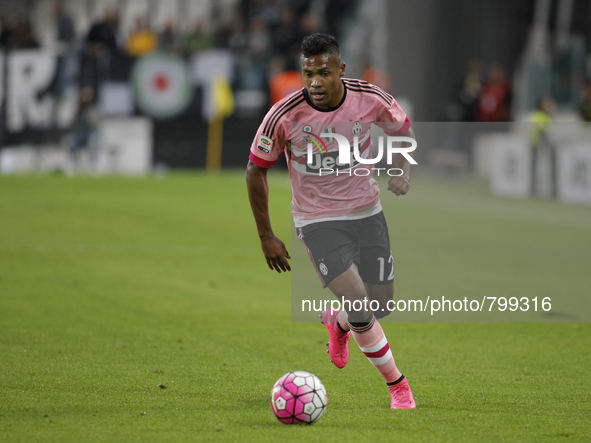 alex sandro during the serie A match between juventus fc and frosinone calcio at juventus stadium  on september 23, 2015 in torino, italy.  