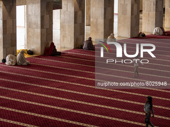 Jakarta, Indonesia, 06 April 2022 : Daility activity at Istiqlal Mosque, Jakarta, Indonesia, After covid19 decline ramadan activity back on...