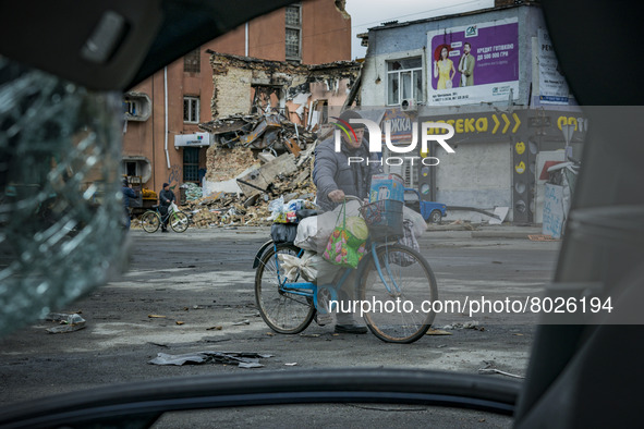 A man takes his belongings in a bicycle after losing his home during the combats between the russian and ukrainian armies in Borodianka, Ukr...