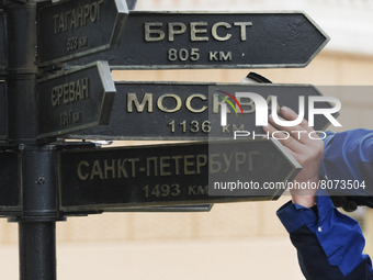 Ukrainian communal workers remove five plates with the names of Russian cities from the memorial sign with directions of Odesa's twin cities...