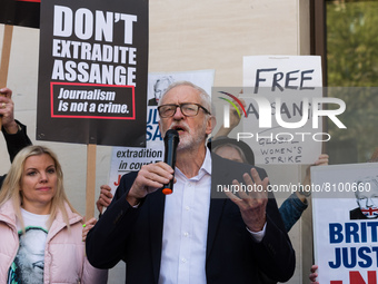 LONDON, UNITED KINGDOM - APRIL 20, 2022: Former Labour Party Leader Jeremy Corbyn MP addresses supporters of Julian Assange outside Westmins...