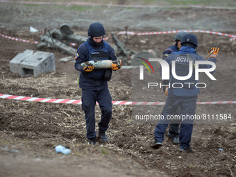 KYIV REGION, UKRAINE - APRIL 21, 2022 -  EOD experts of the State Emergency Service carry out a mine clearance mission near Bervytsia, a vil...