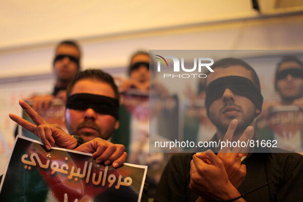 Palestinians attend a weekly solidarity rally with prisoners in Israeli jails at the International Red Cross in Gaza, on April 14, 2014. 