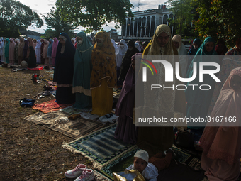 Believers seen prays to celebrate the Eid mubarak 1443 Hijri in Al-Mahsun Grand Mosque, Medan, Indonesia on May 02, 2022.  (