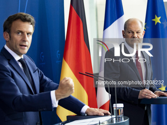 French President Emmanuel Macron (L) and German Chancellor Olaf Scholz (R) are pictured during a press conference at the Chancellery in Berl...