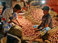 People work at an onion wholesale market in the Kawran Bazar in Dhaka, Bangladesh, May 13, 2022. (