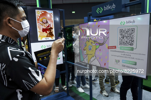 Visitors experience digital coin exchanges at the Thailand Crypto Expo in Bangkok, Thailand, 14 May 2022. 
