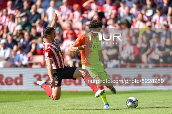 Brennan Johnson of Nottingham Forest under pressure from Enda Stevens of Sheffield United during the Sky Bet Championship Play-Off Semi-Fin...