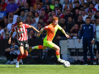 
Jack Colback of Nottingham Forest battles with Daniel Johnson of Sheffield United during the Sky Bet Championship Play-Off Semi-Final 1st l...