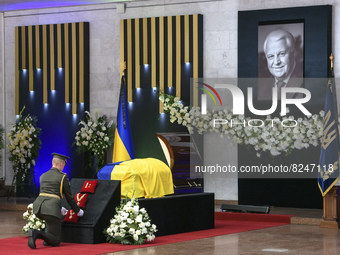 An honor guardian honored during the funeral ceremony of Ukrainian first president Leonid Kravchuk  in Kyiv, Ukraine, May 17, 2022 (