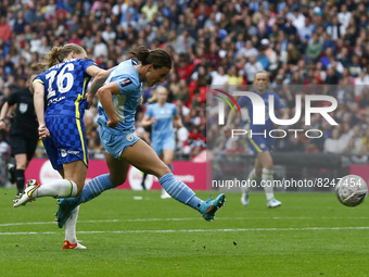 LONDON, ENGLAND - MAY 15:Hayley Raso of Manchester City WFC scores her sides equalising goal to make the score 2-2 during Women's FA Cup Fin...