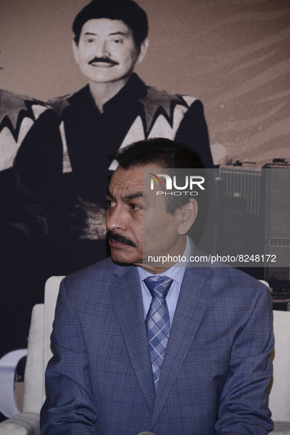 Raúl Hernández integrant of Tigres del Norte band speaks during ‘La Reunion’ album launch press conference at Presidente Intercontinental Ho...
