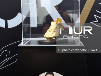The Golden Boot won by CR7 on display at the Cristiano Ronaldo traveling museum in Lisbon, on October 6, 2015. ( 