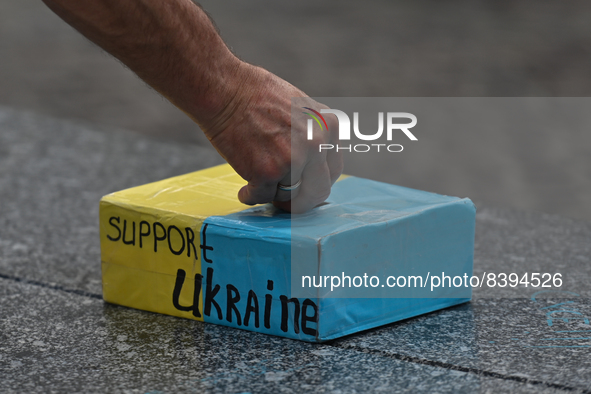 A person puts money into the box with the words 'Support Ukraine'.
Members of the local Ukrainian diaspora, war refugees, peace activists, v...