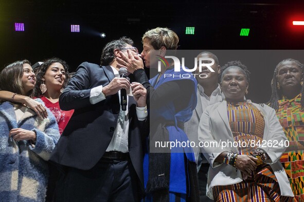 Gustavo Petro and his wife kiss during the celebration of the vicory in the elections in Bogotá, Colombia, on june 19, 2022. 