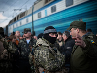 Ukranian militaries arrived in the city of Kramatorsk to try to set free the aerodrom and get stropped by pro russians next to the railways....