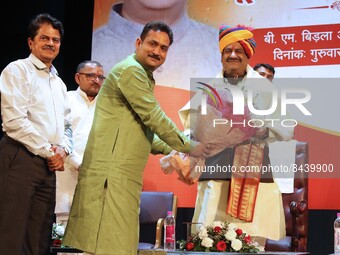 Lok Sabha Speaker Om Birla being welcomed during Arjuna Art award ceremony organised by Mati Manas Arjun Kala Sangrahalaya, at Birla Auditor...