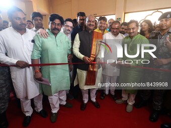 Jaipur: Lok Sabha Speaker Om Birla during Arjuna Art award and sculpture unveiling ceremony organised by Mati Manas Arjun Kala Sangrahalaya,...