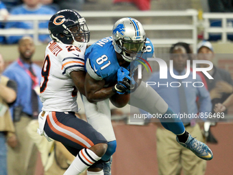  Detroit Lions wide receiver Calvin Johnson (81) catches a 57-yard pass defended by Chicago Bears strong safety Harold Jones-Quartey (29) du...