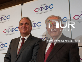 Doctor Rafael Antonio Sanchez Paris, executive director of the CTIC (Left) and Colombian billionaire Luis Carlos Sarmiento Angulo (Right) po...