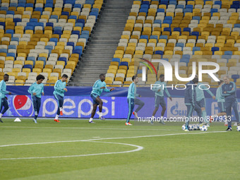 Chelsea players warm up during a training session in Kiev, Ukraine, 19 October 2015. Chelsea will face Dynamo Kyiv in the UEFA Champions Lea...