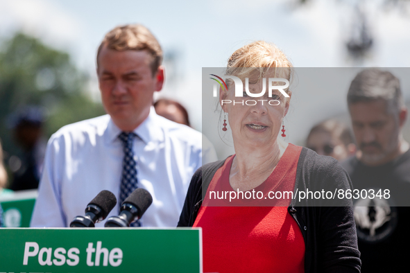 Senator Tammy Baldwin (D-WI) speaks at a press conference where Democratic Senators demanded passage of the Inflation Reduction Act.  The bi...