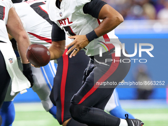 Atlanta Falcons quarterback Marcus Mariota (1) looks to pass during the first half of an NFL preseason football game against the Detroit Lio...