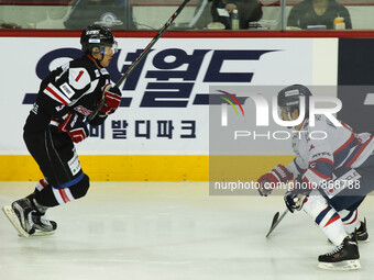 October 25, 2015 - South Korea, Incheon : Daemyung Sangmu of South Korea and Oji Eagles of Japan match during the Asia Ice Hockey League 201...