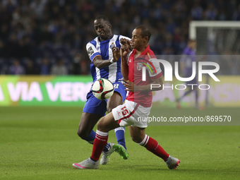 Porto's French defender Aly Cissokho and Braga's Brazilian defender Baiano during the Premier League 2015/16 match between FC Porto and SC B...