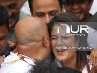 Friends congratulate Ranjan Ramanayake, Former Parliament Member and actor after he came out of Welikada prison after being pardoned by the...