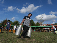 One of the participants in the race of pots, used to transport milk, they are filled with water with a weight of 45 kilograms each and the o...