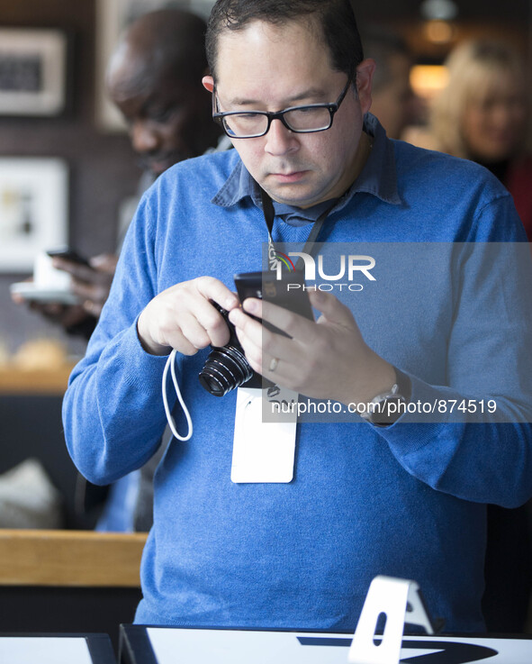(151027) -- TORONTO, Oct. 27, 2015 () -- A man tries an AXON smartphone during its official launch ceremony in Toronto, Canada, Oct. 27, 201...