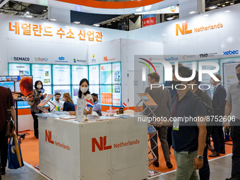 Visitors look at a exhibition booth displayed by Netherlands during the H2 MEET 2022 expo in KINTEX(Korea International Exhibition Center) o...