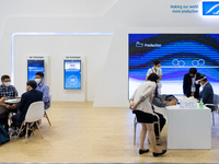 Visitors look at a exhibition booth displayed by Linde during the H2 MEET 2022 expo in KINTEX(Korea International Exhibition Center) on Augu...