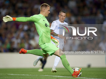 Marc-Andre ter Stegen goalkeeper of Barcelona and Germany does passed during the UEFA Champions League group C match between FC Barcelona an...