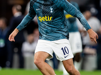 Harry Kane of Tottenham warms upduring the UEFA Champions League match between Tottenham Hotspur and Olympique de Marseille at White Hart La...