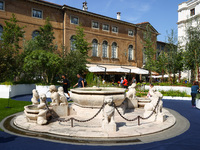 The Contarini Fountain in the center of Piazza Vecchia, in the heart of the  historic center of Citta Alta (Upper Town) in Bergamo, Lombardy...
