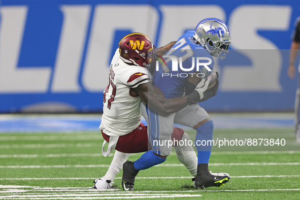 Detroit Lions running back D'Andre Swift (32) runs the ball guarded by \Washington Commanders defensive end Efe Obada (97) during the first...