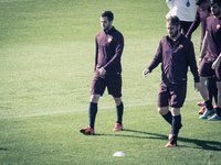 Daniele De Rossi (R) and Mialem Pjanic (L), AS Roma's players, warm up during a training session, on the eve of the team's Champions League...