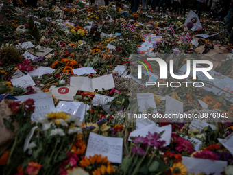 People view flowers at a memorial site in Green Park near Buckingham Palace following the death of Queen Elizabeth II on September 18, 2022...