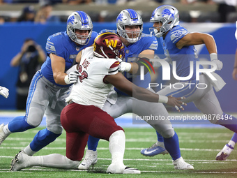 Detroit Lions center Evan Brown (63) defends against Washington Commanders defensive tackle Daniel Wise (92) during the first half of an NFL...
