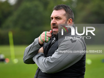 David Unsworth first Oldham training session - Chapel Road..during Oldham Athletic training at Chapel Road, Oldham on Tuesday 20th September...