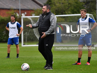 David Unsworth first Oldham training session - Chapel Road..during Oldham Athletic training at Chapel Road, Oldham on Tuesday 20th September...