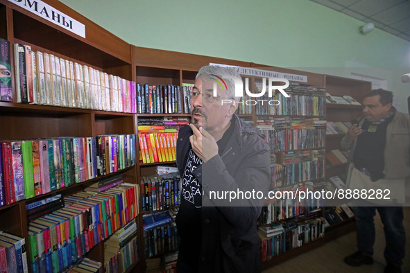 KHARKIV REGION, UKRAINE - SEPTEMBER 20, 2022 - Minister of Culture and Information Policy of Ukraine Oleksandr Tkachenko visits a city libra...