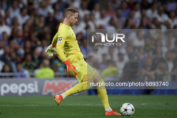 Peter Gulacsi goalkeeper of RB Leipzig and Hungary does passed during the UEFA Champions League group F match between Real Madrid and RB Lei...