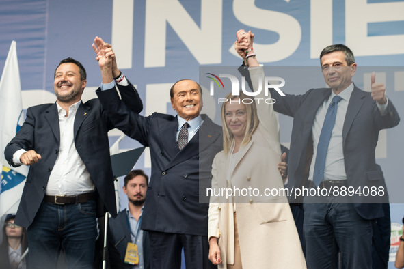  (L-R) Federal secretary of Italian party Lega Nord Matteo Salvini, President of Italian party 'Forza Italia' Silvio Berlusconi, Leader of I...